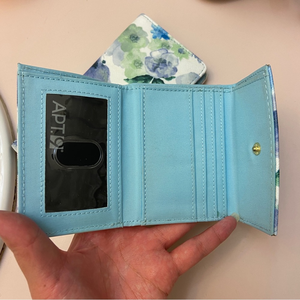 Apt 9 Floral Wallet Matching Set Of 2 - image 5